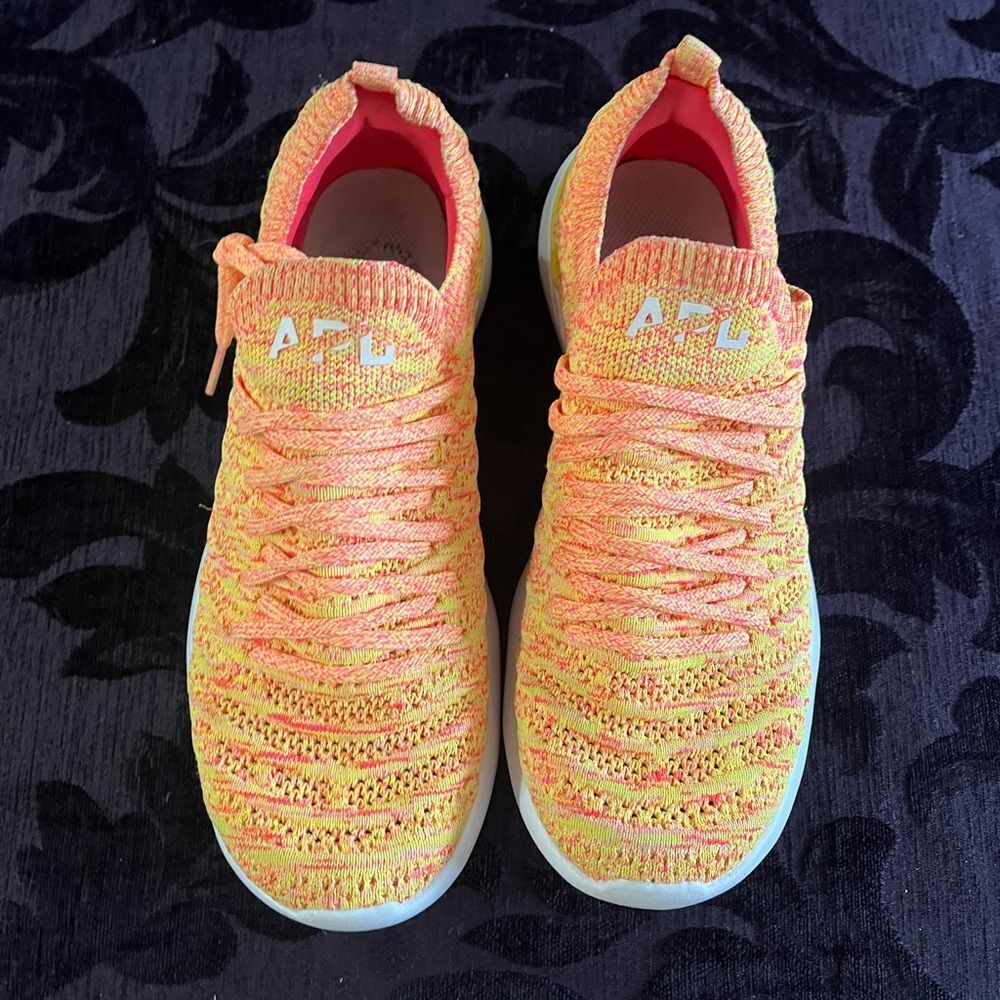 APL TechLoom Wave Women’s 8.5 oranges